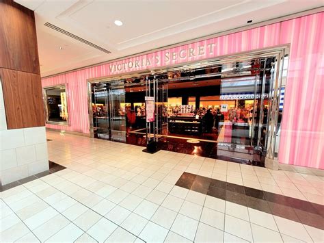 Victoria's Secret, 6600 Topanga Canyon Blvd, Unit 32, Canoga .